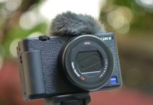 索尼RX100M5人像摄影的卓越表现（一台小巧精致的相机，展现出卓越人像摄影能力）